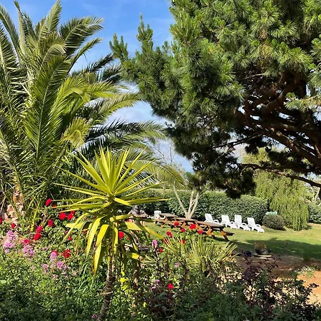 Aux Tamaris Hotel